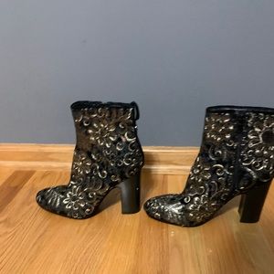 BRAND NEW Guess Black Velvet Booties (size 7.5)